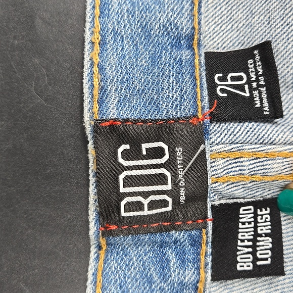 BDG Urban Outfitters Boyfriend Low Rise Distressed Raw Hem 26W - Picture 6 of 10